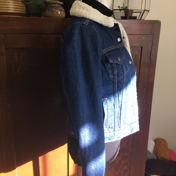 Levi Sherpa Trucker Jean Jacket NWOT - Picture 7 of 10